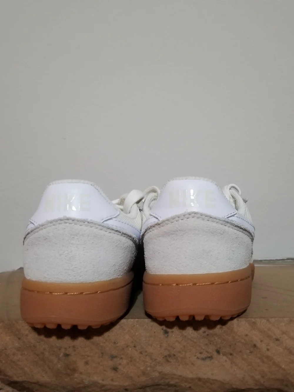 NEW! Nike Field General 82 Cream and Gum Low-Top Sneakers White Swoosh Sz 3.5